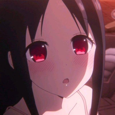Angelababy看到小朋友下意识护住